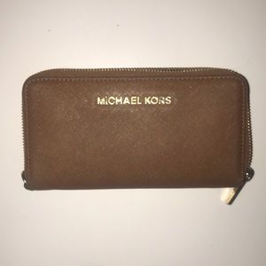 SUPER CUTE MICHAEL KORS WALLET